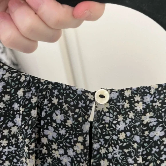 • 3 dresses! • - Picture 10 of 10